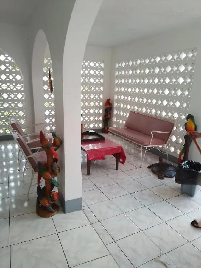 Tina'S Guest House Ocho Rios
