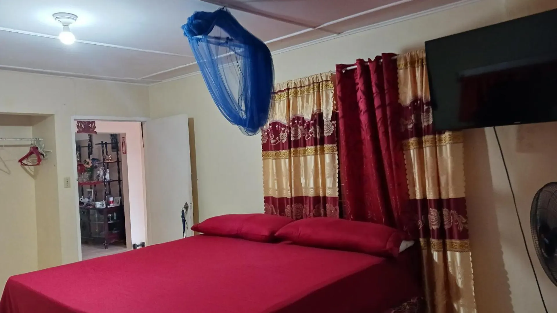 Tina\'S Guest House contacts